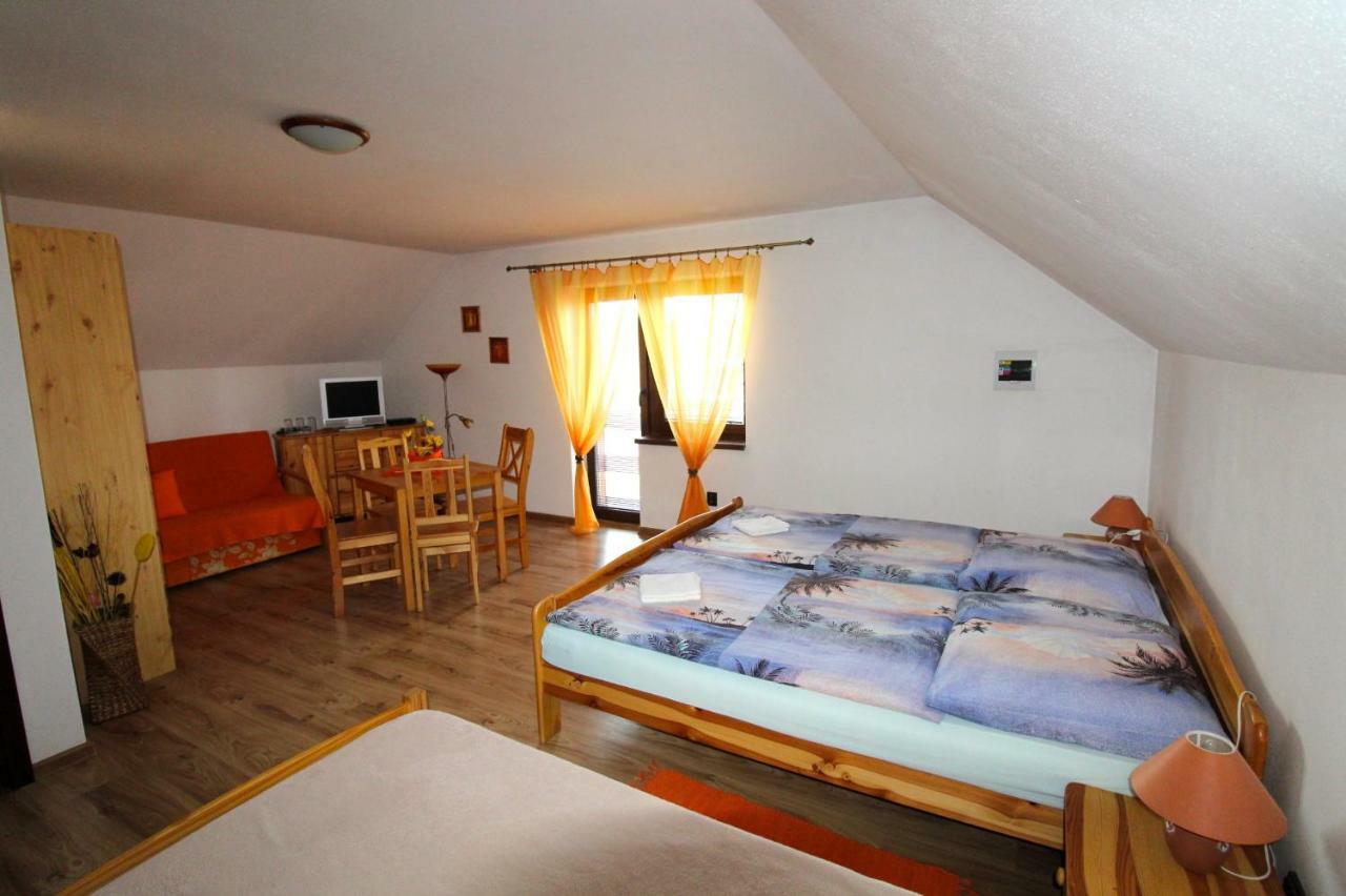 Penzion Saty Liptovske Sliace Exteriör bild